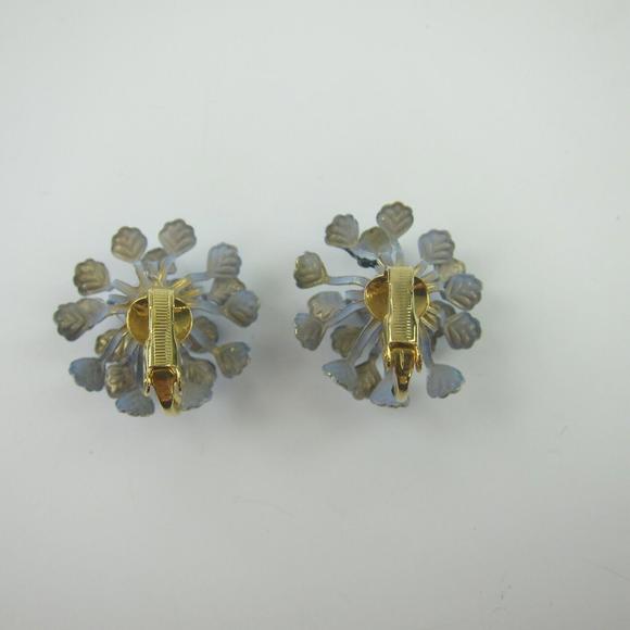 Vintage Clip on Earrings Blue & White Coral Flower Gold tone back Estate Jewelry - Picture 10 of 12